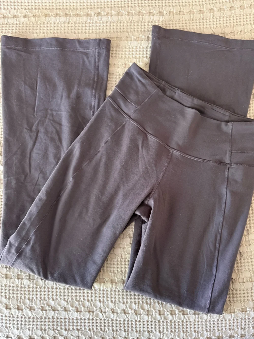 lululemon athletica groovy leggings Pants in a purple color